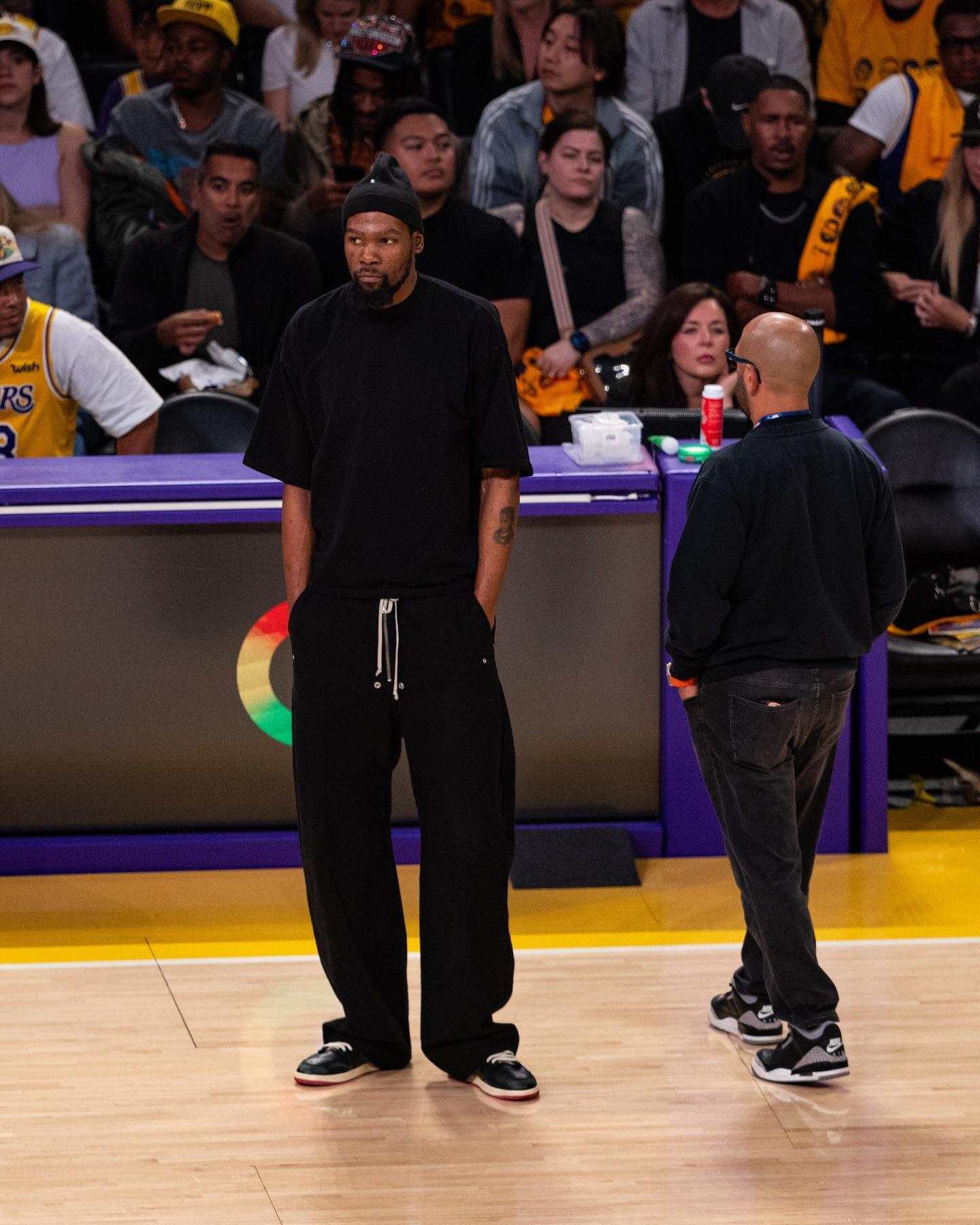 明天会有全队训练，一般那时候会有更新。到时候看看吧，何以解忧唯有杜康。火箭vs湖