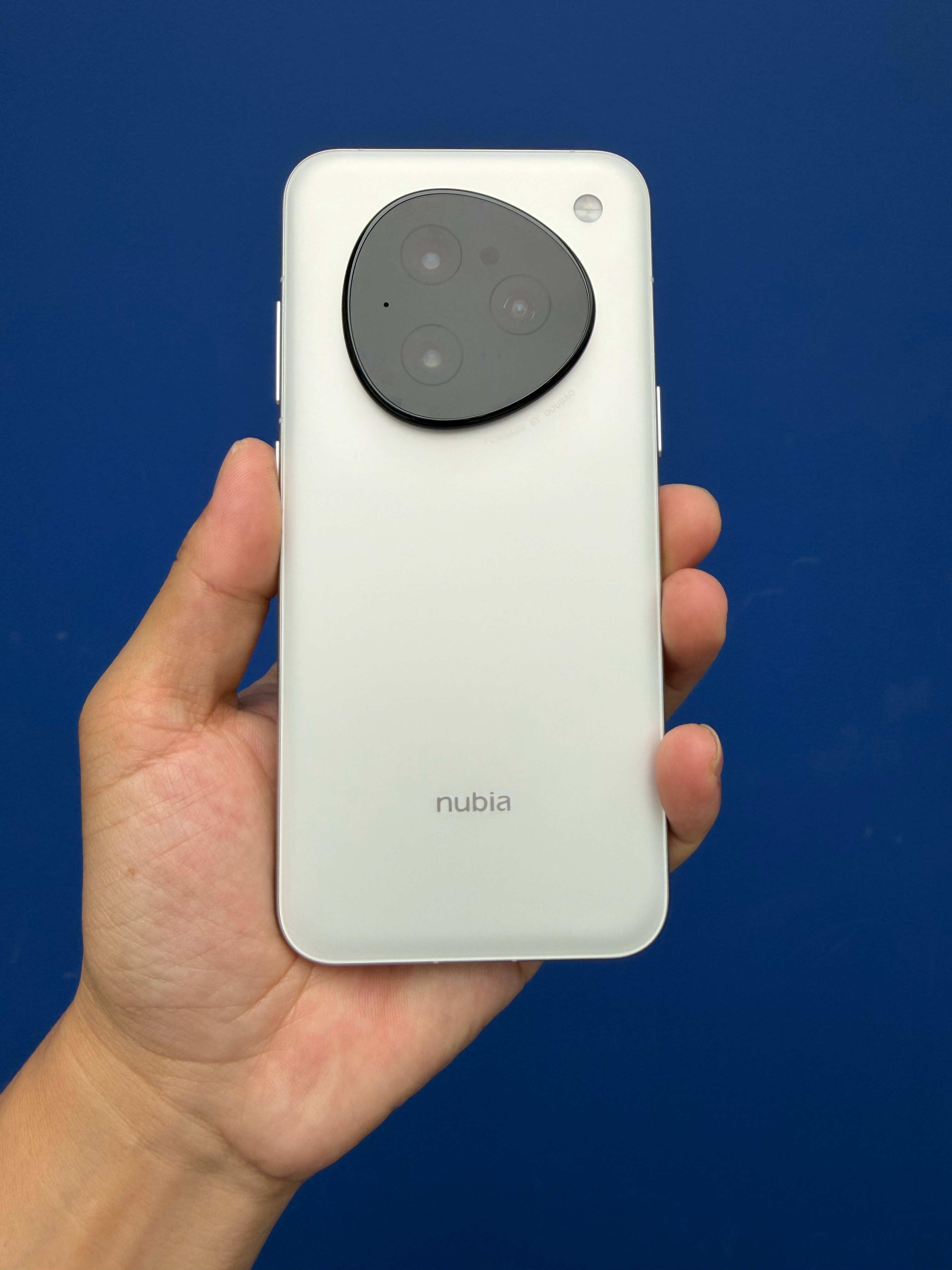 没有想到，豆包手机都这么贵了吗，先不说涨价了，我这原价出，有人要吗豆包AI手机炒