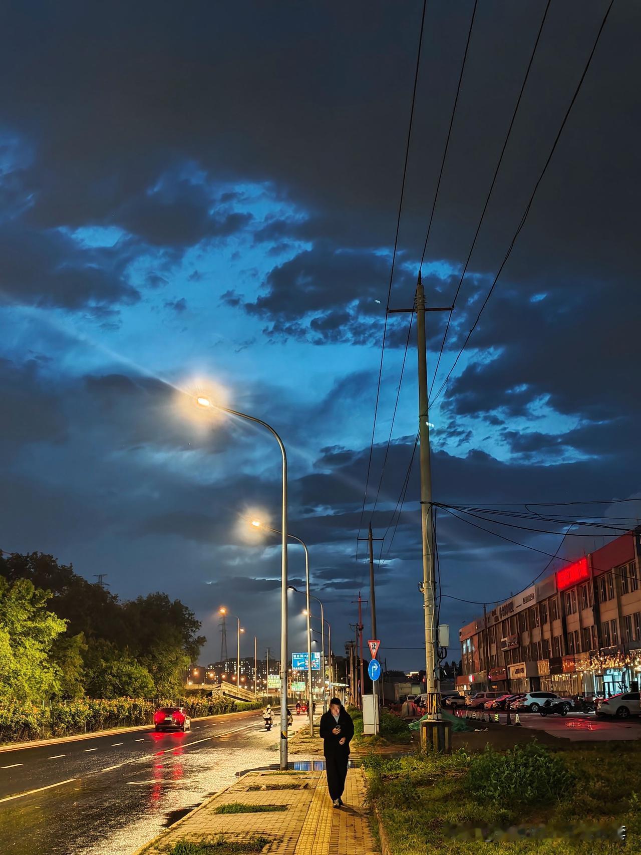 暴雨来临前的天空是怎样的?
