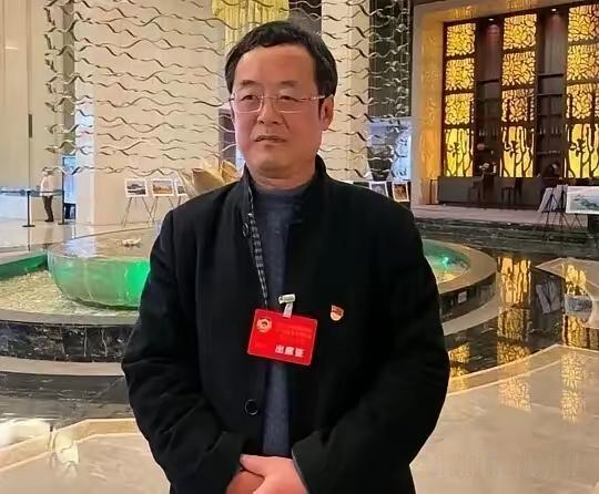 打老虎、拍苍蝇，这次连蛆虫也不放过了？


8月10日烟台海阳四中校长于X广被查
