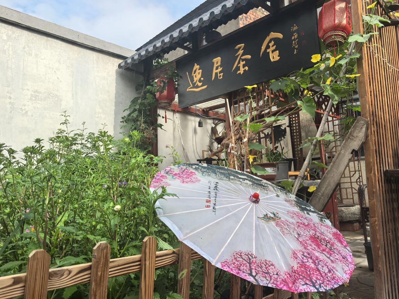你是不是从城里回农村整小院？种菜养花！发个图片看一看，咱们也可以花草，蔬菜来交流