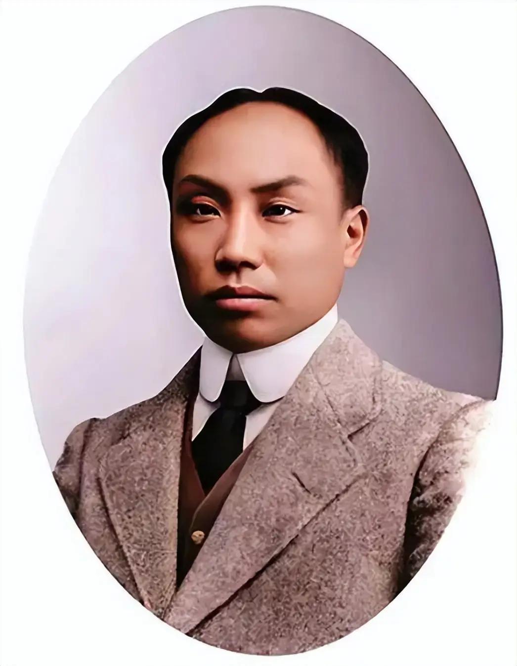 1932年陈独秀第五次被捕
在押解去南京的火车上
他呼呼酣睡，了不在意
国民党军