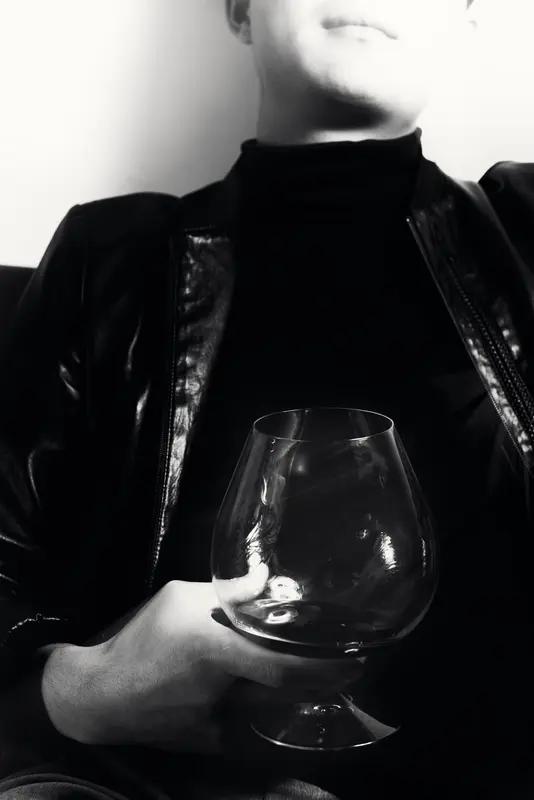 人到老年最值得炫耀的是什么? 人到老年，最值得炫耀的绝不是钱和房。
有个不拖累人