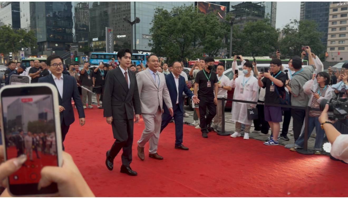 张若昀又高又瘦 