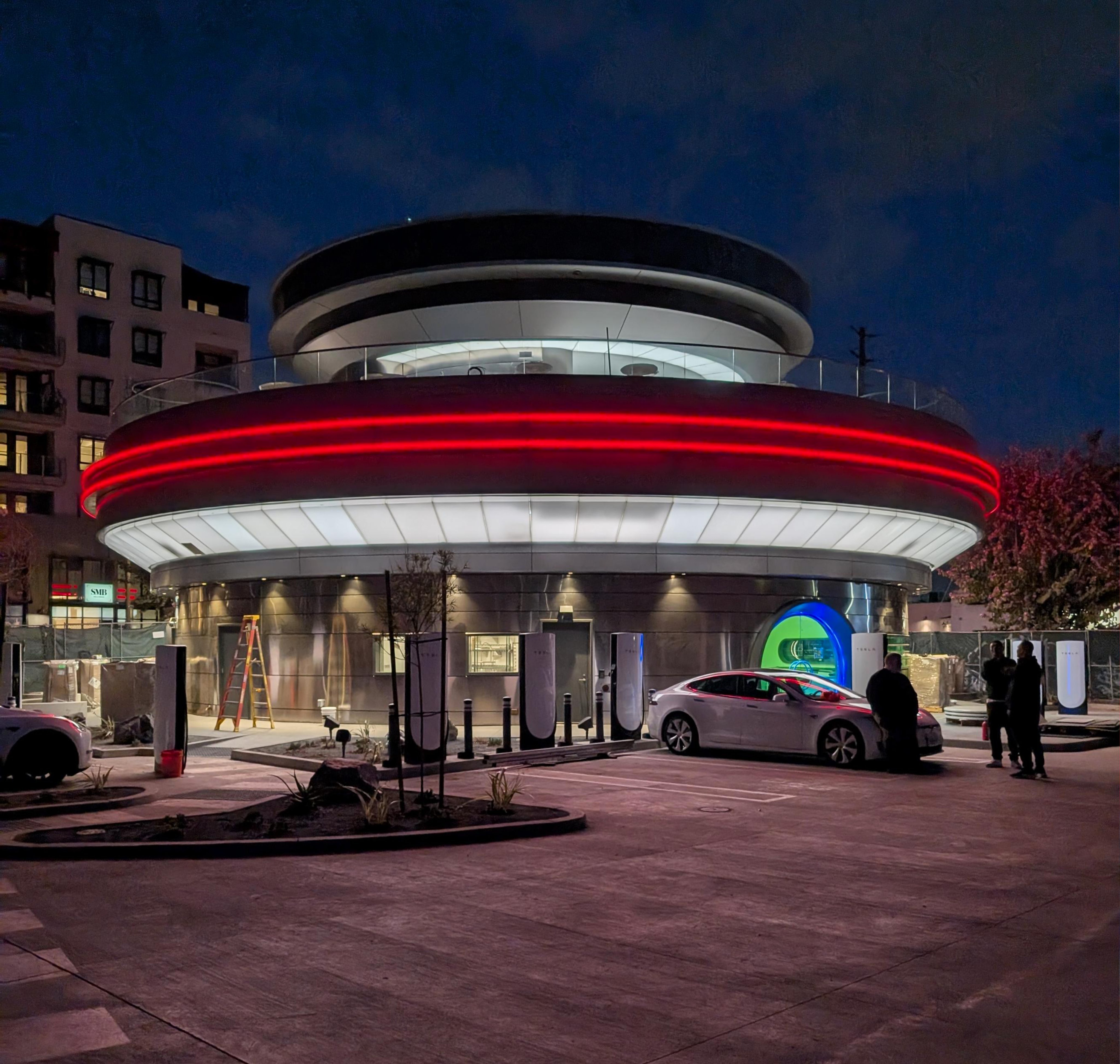 11月4日，特斯拉再发投票邀请：“特斯拉股东们，距离投票截止仅剩2天，请行使您的