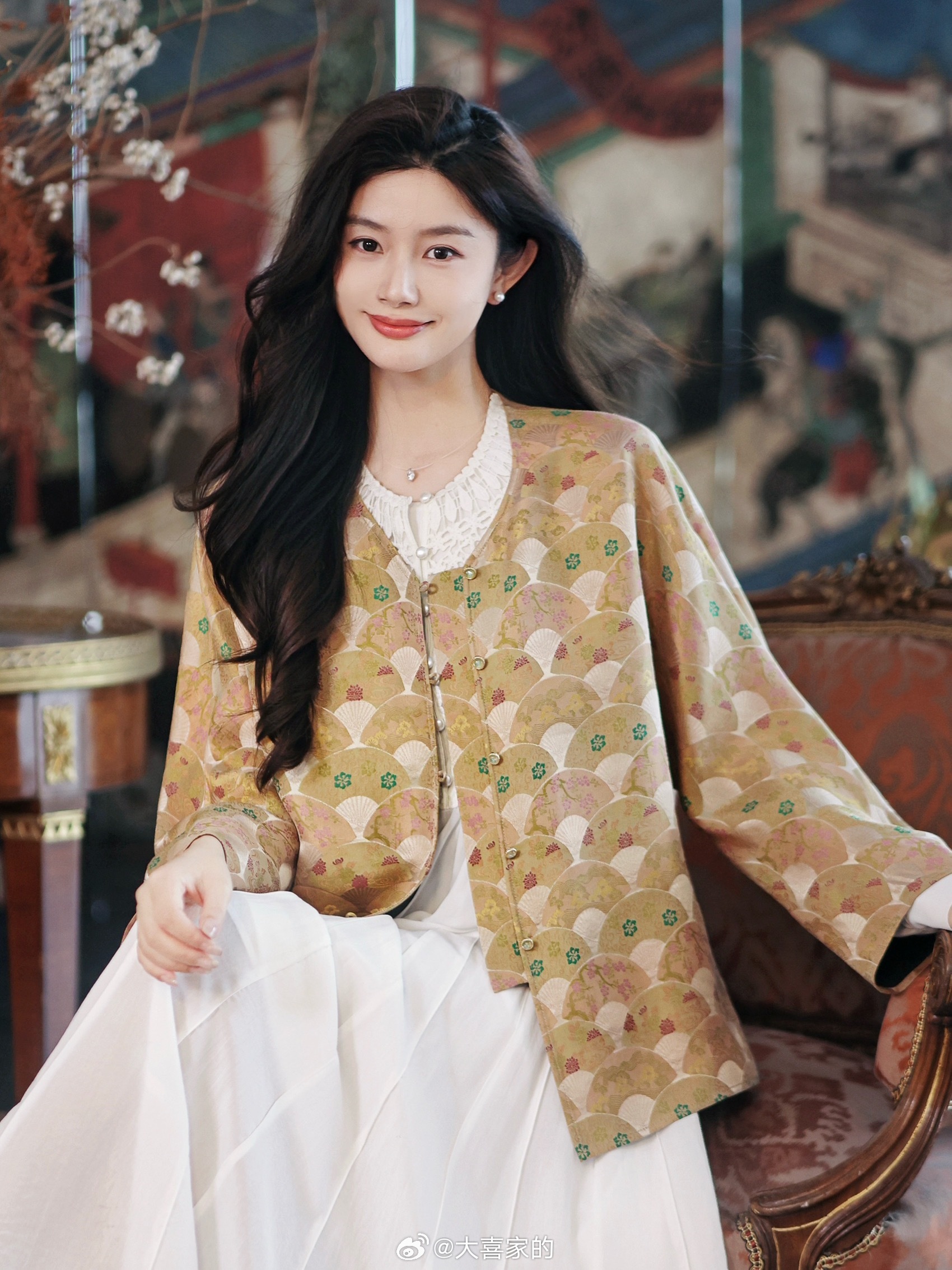 每次都会被国风的细节震惊到！38姆米真丝人丝 香云纱/题折扇提花不同折扇上有各式