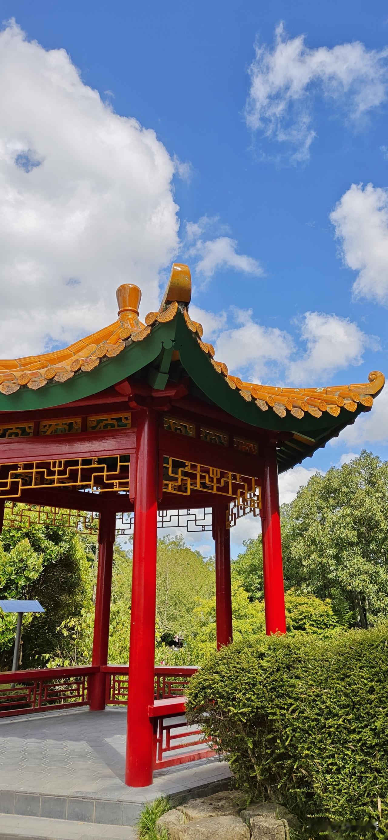 回答这个问题，我总会情不自禁的想起老人家那段振聋发聩的一段话：我们中华民族有同自