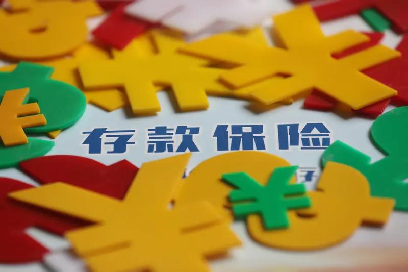 河南俩老人存银行10万，取钱时只剩7万，存款莫名变保险 ，损失3万多？中信银行回