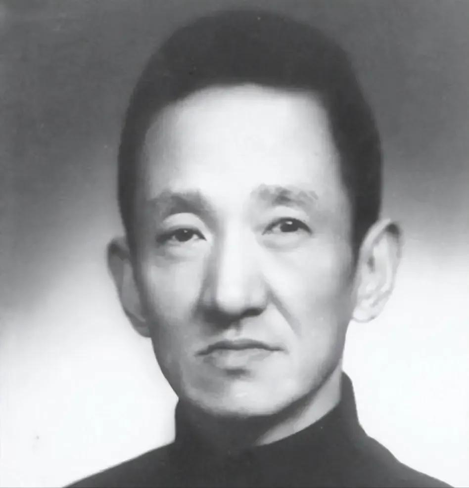 1947年，南京城笼罩在压抑的肃杀之气里。国民政府内风声紧绷，保密局四处搜捕进步