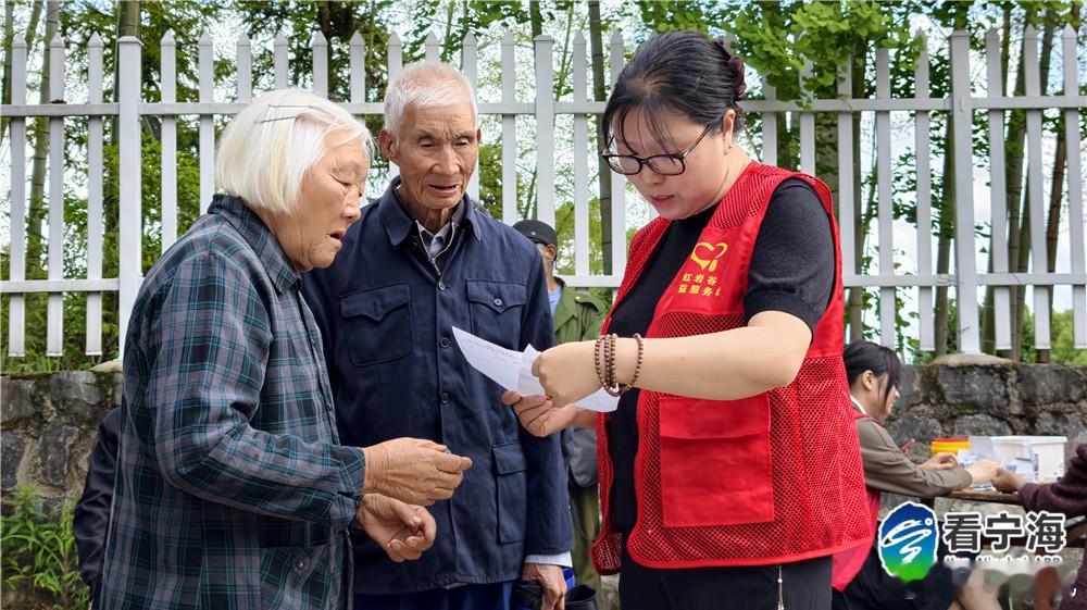 宁波宁海红色医站把健康送上门 近日，宁波宁海红色医站开展义诊活动，团队携高端移动