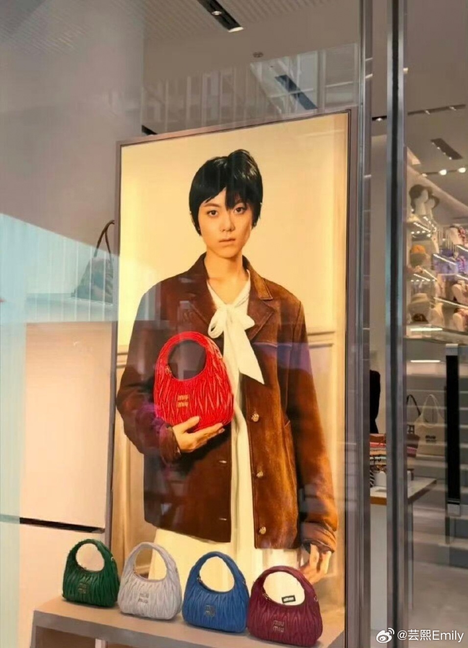 赵今麦 ✖️ MiuMiu品牌大使 赵今麦全新MiuMiu地广释出，利落短发出镜