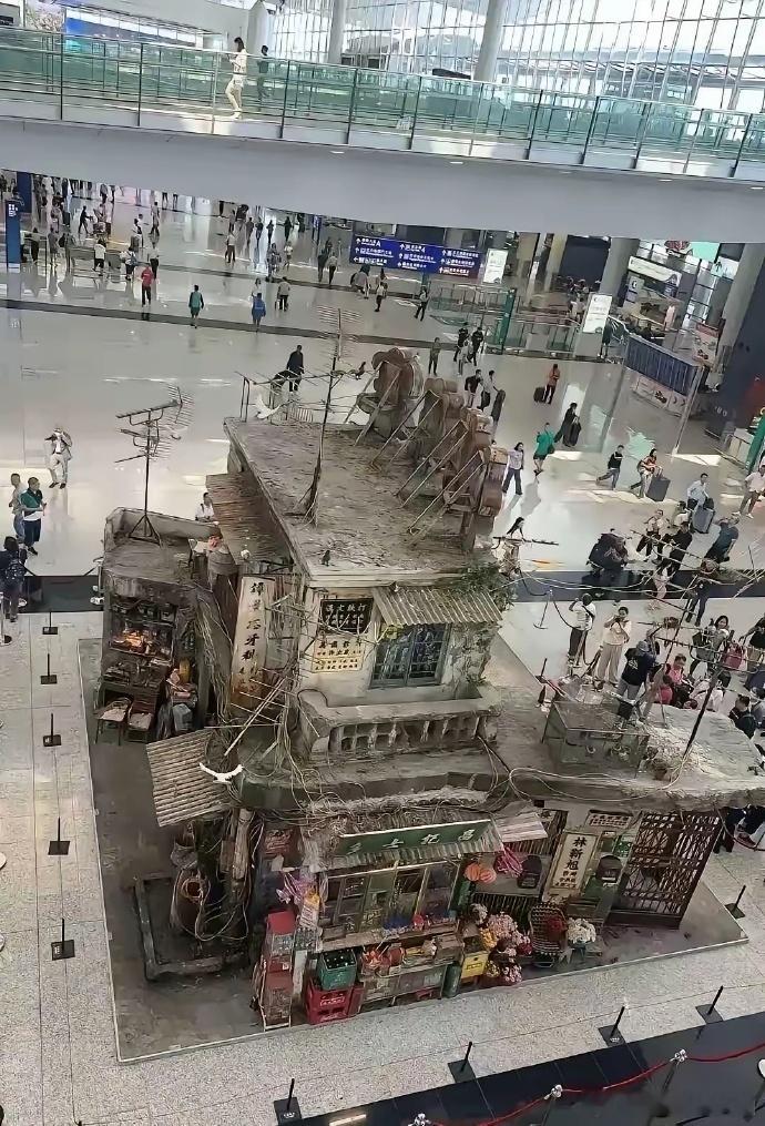 九龙城寨的最后角落，景象独特非凡。 