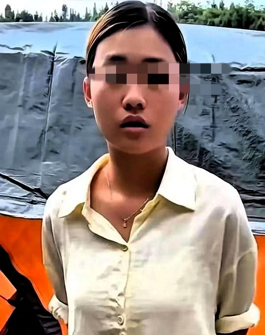 一名徒步女孩轻装进入新疆无人区，又累又渴之际，发现一顶空置帐篷，便进去短暂休整。