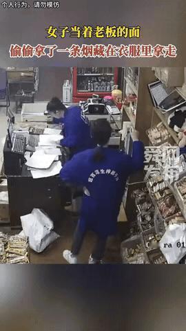 “令人发指！”一女子到小店买东西，趁老板娘不注意，伸手将货架上的一条高价烟塞到自