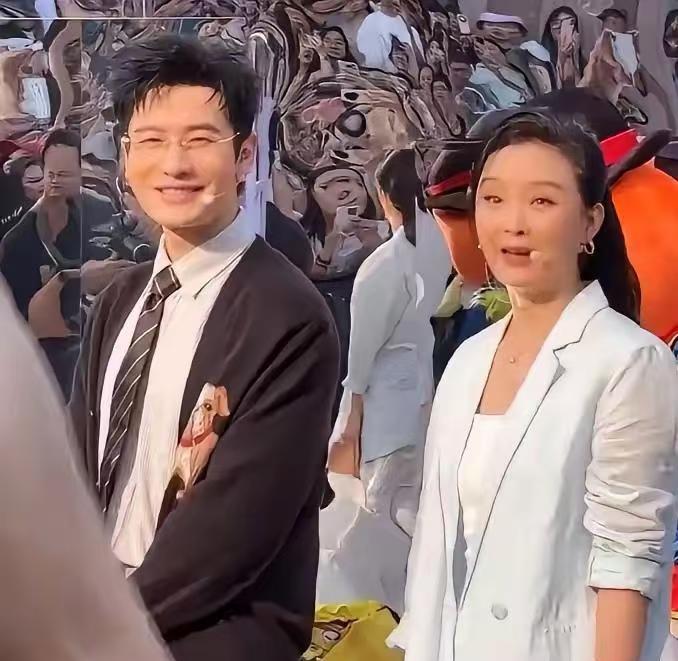 黄晓明王艳同框引爆热搜！晴儿萧剑再相遇，青春回忆狠狠破防
 
谁能想到，时隔多年