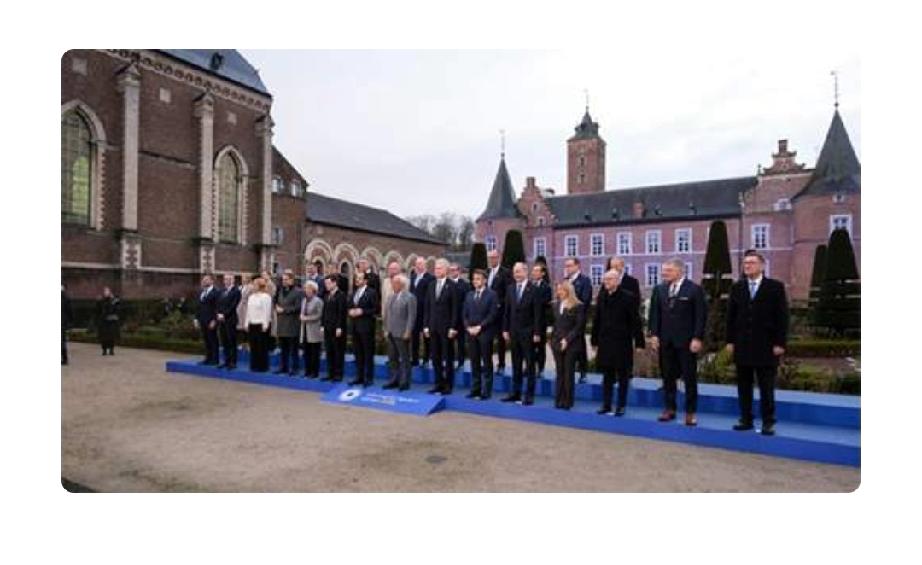 当地时间2月12日，欧盟领导人非正式峰会在比利时举行，本是各国首脑商讨欧盟经济议