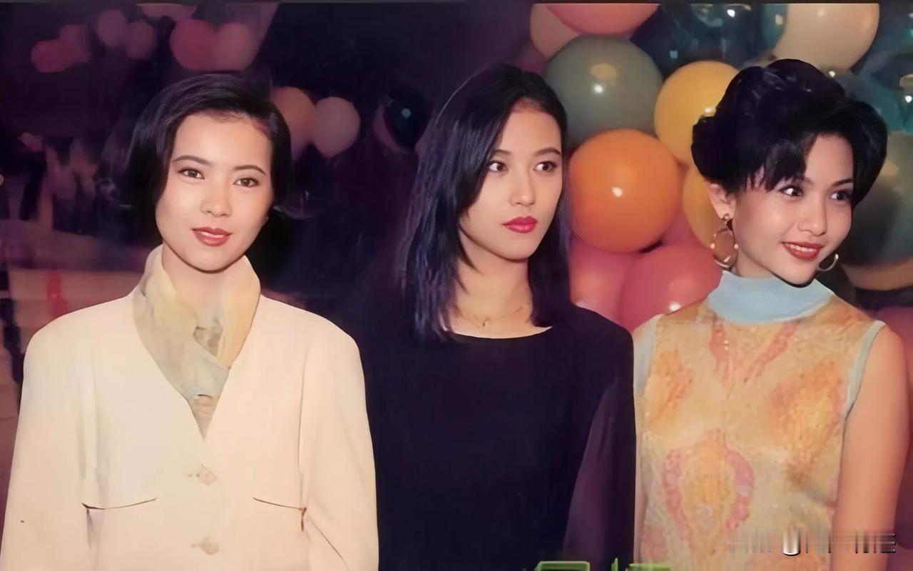 在这张照片里，最漂亮的应该是周海媚吧？
邱淑贞俏皮可爱，蓝洁瑛知性优雅，周海媚美