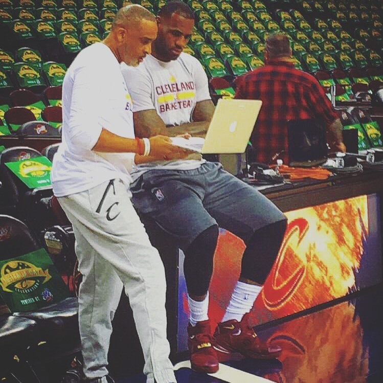 菲尔·汉迪晒2016骑士冠军旧照—2016 was one for the hi