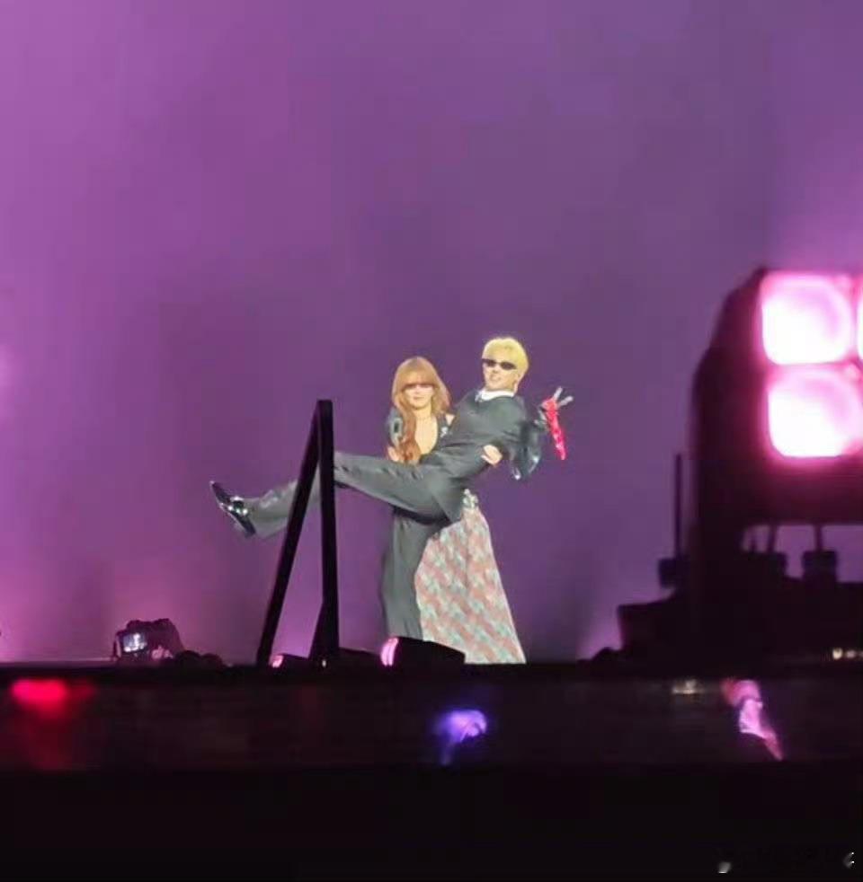 赵露思差点把王鹤棣给公主抱起来了？不是AI吧