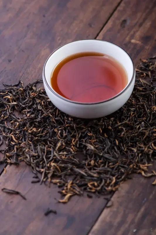 看到“红茶绿茶菊花茶”上联
脑子便飞速运转想下联
上联列三种茶
下联得找类似事物
