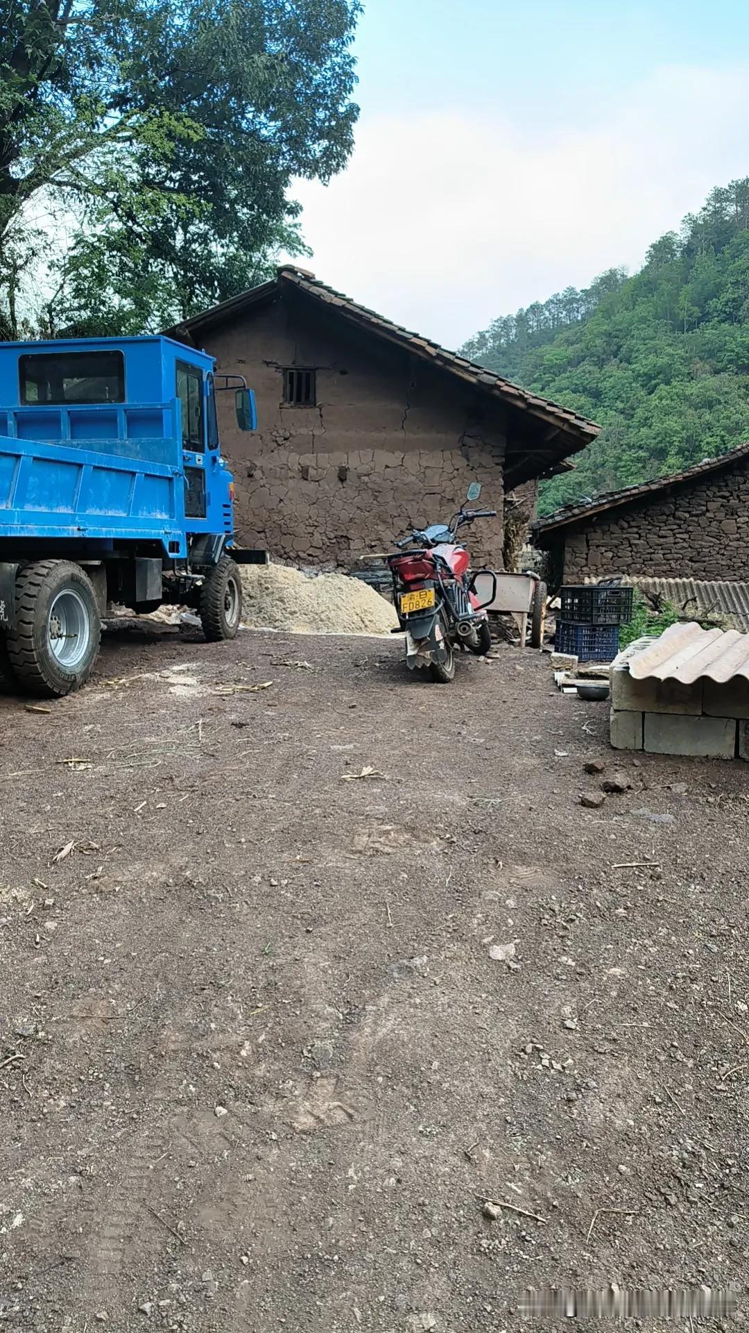 农村宅基地要开始收费了，部分老房子可能真的保不住了。

农村宅基地收费，牵动着几