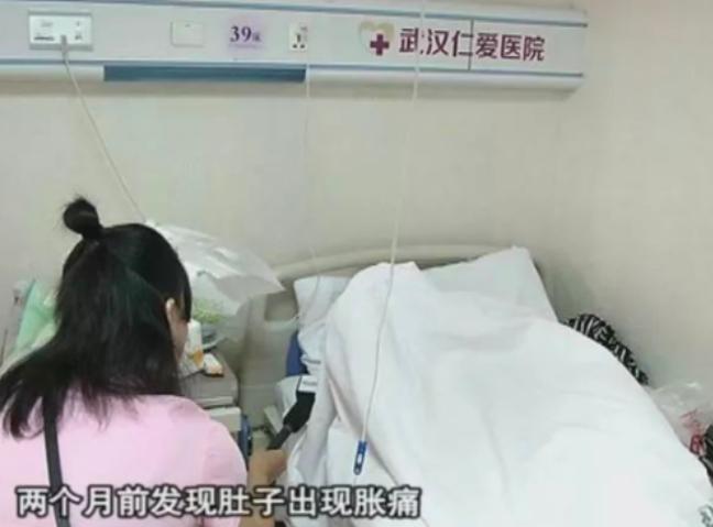 她不洗内裤！
湖北，23岁女孩芳芳嫌手洗贴身衣物麻烦，一条内裤连穿30天不洗，经
