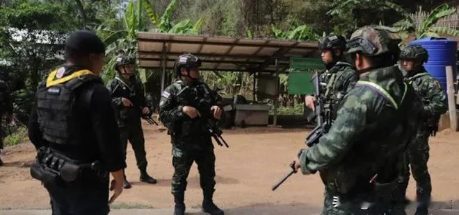 战火突爆！柬埔寨急召15国使节痛斥泰军集束弹，20平民丧生现场曝…中国一句表态引