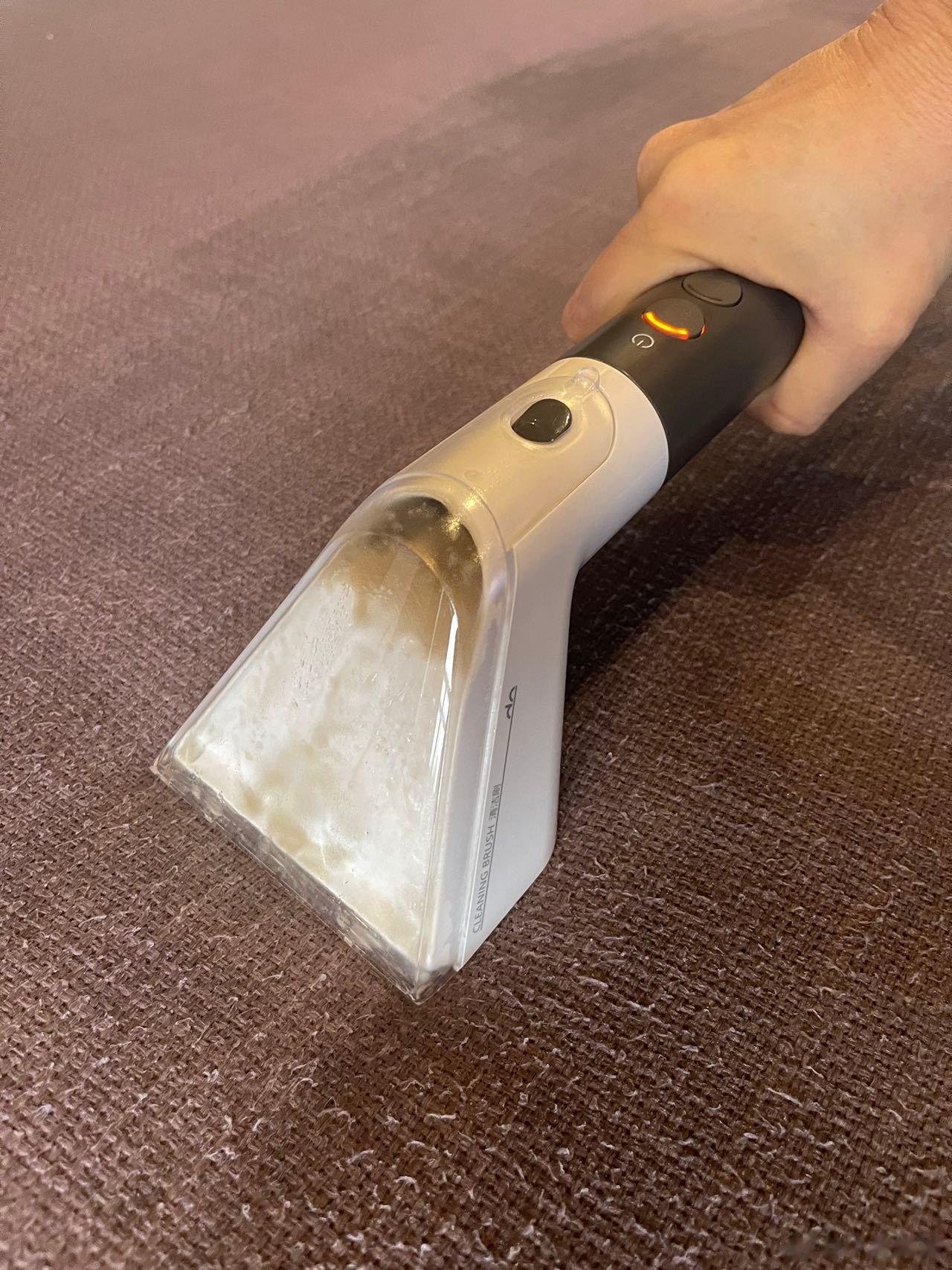 用了一整年，布艺家居大户真的离不开了。每两个月清洗一次沙发，真的是焕然一新，再也