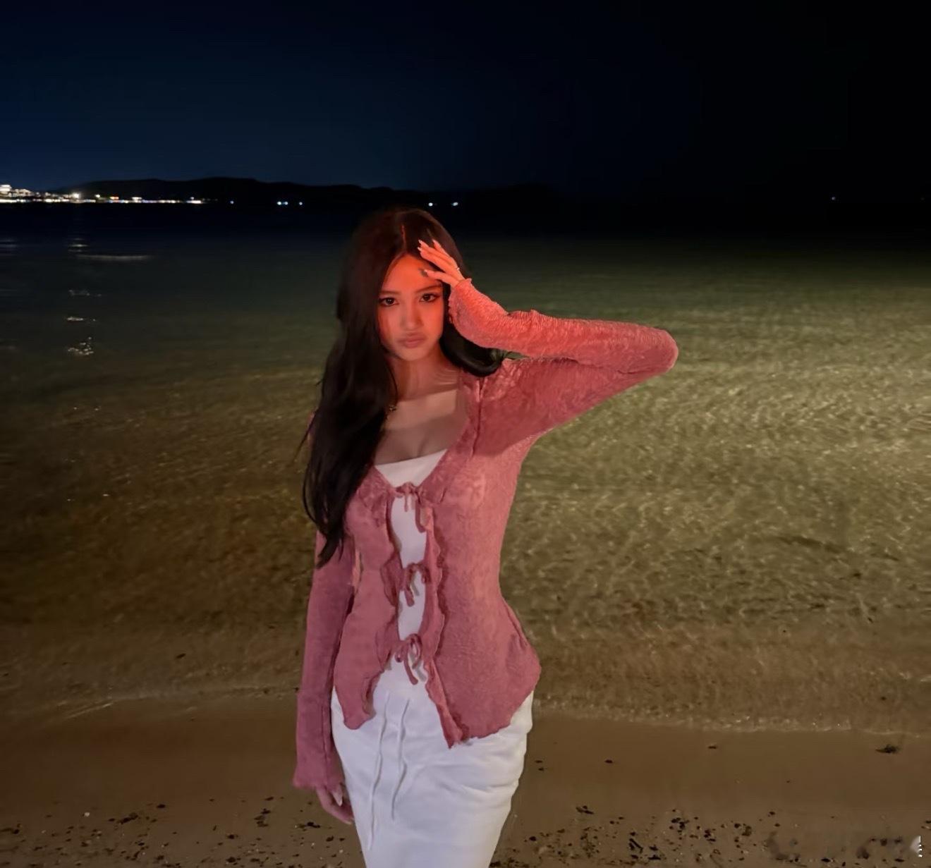 钟丽缇女儿考拉卡戴珊式身材刷到考拉的新春美照我直接愣住？？？这真的是16岁？？？