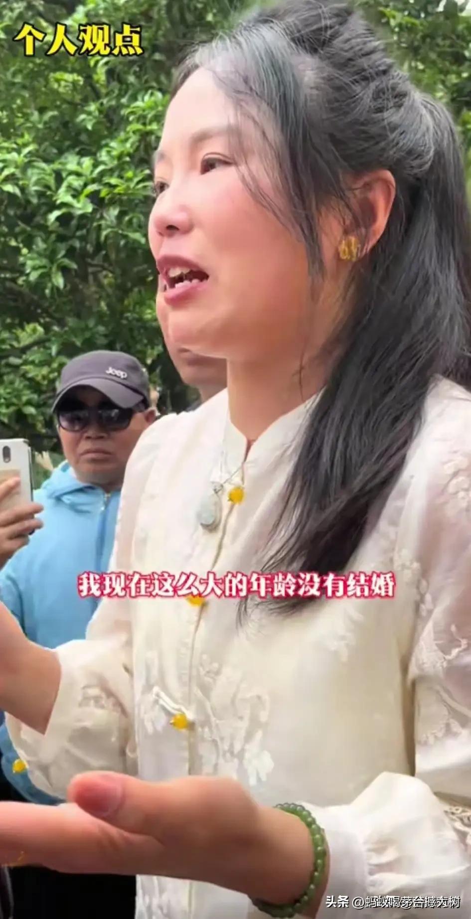 欧阳微微是剩女中的网红，知道的人太多了。欧阳微微是红尘中的一粒尘埃，平庸无奇，她