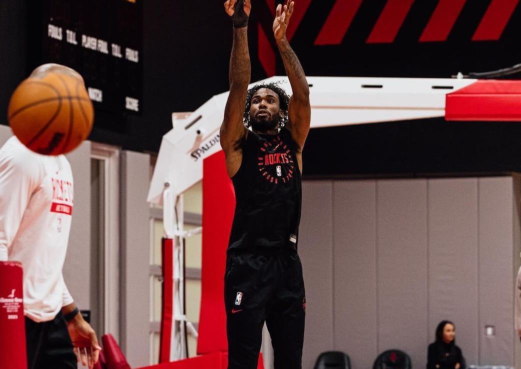 火箭队24岁的前锋塔里伊森，在今天和尼克斯队的比赛里重新获得了首发机会，他不负众