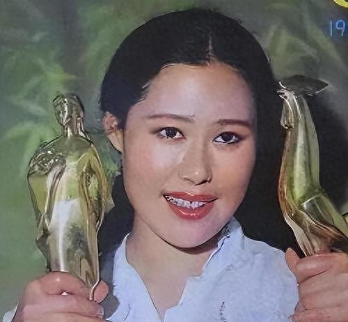 斯琴高娃的故事，让人不禁深思，究竟什么样的选择才是对的？她的一生波澜壮阔，既有辉