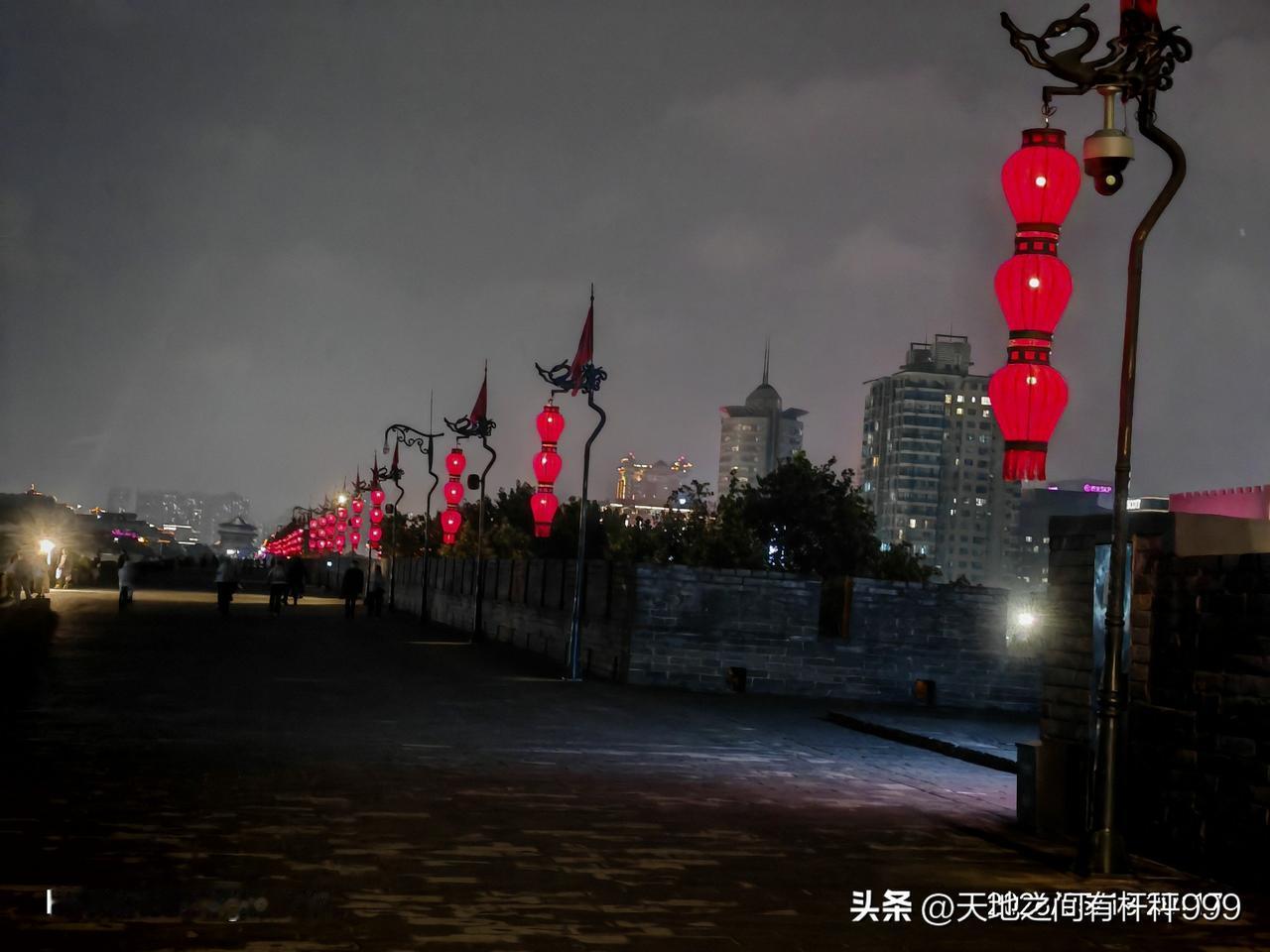 发现没有，现在的招聘现状是: 
1:刚毕业的不要，没经验 
2:大专的不要，学历