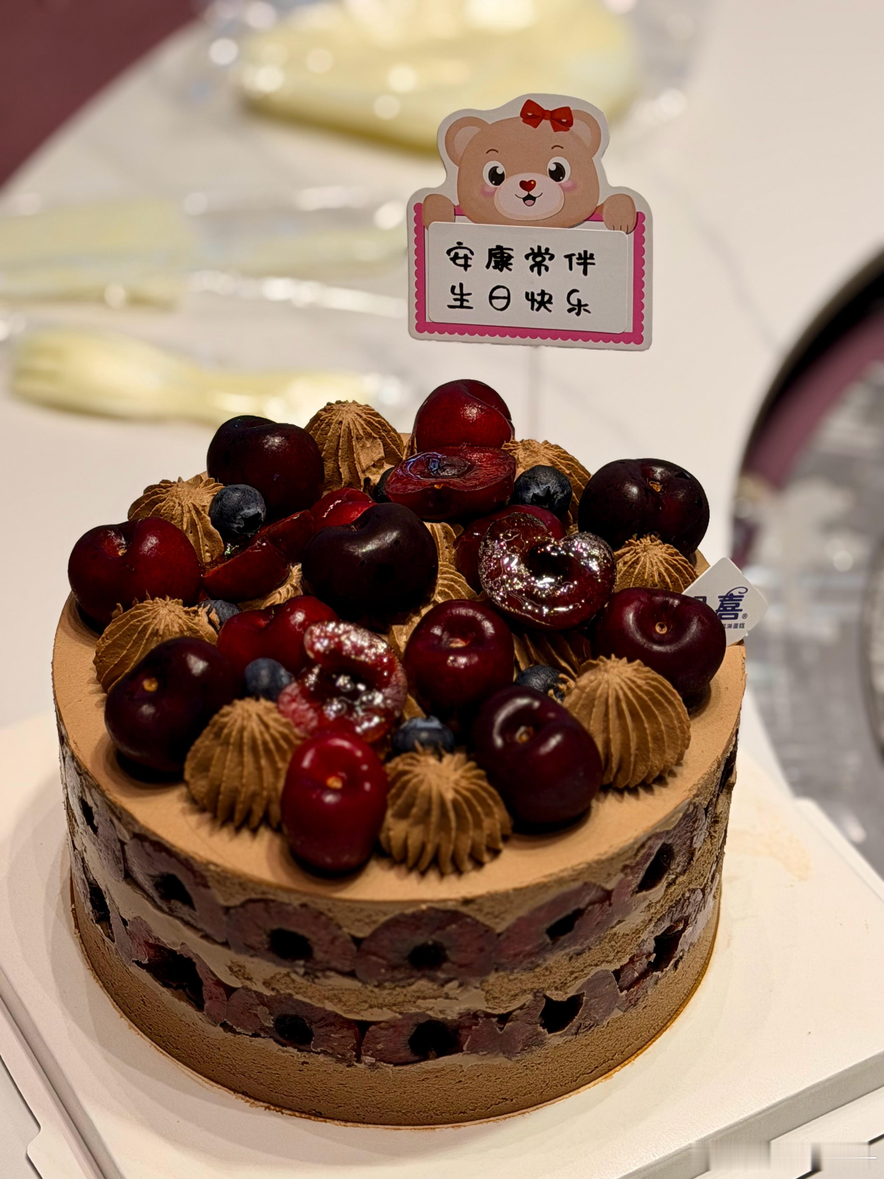 霜霜の日常碎碎念    明早极氪8X亮相解密啦&今天拍了台爹妈央企的旗舰新车（但