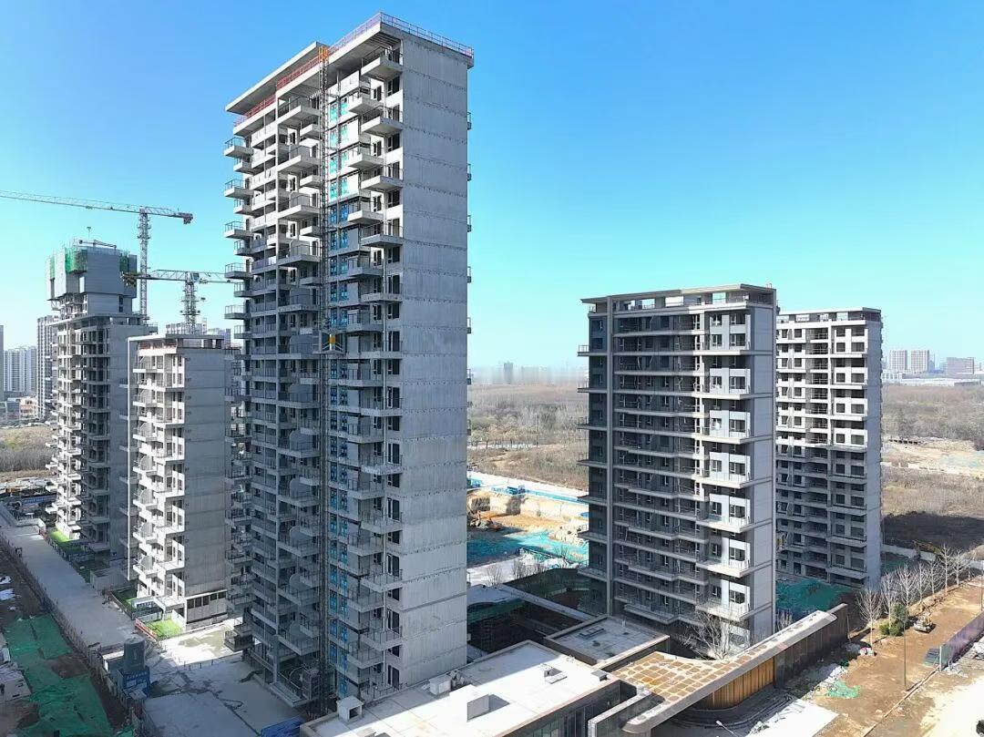 日前，西安高新区时光云瀚项目9 楼 主体结构顺利封顶，标志着中铁二局西安公司承建