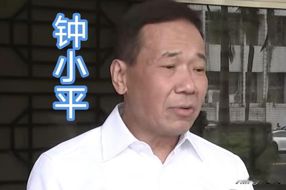国民党籍台北市议会议员钟小平今天把郭正亮告了。

8月24日，钟小平前往台北地检