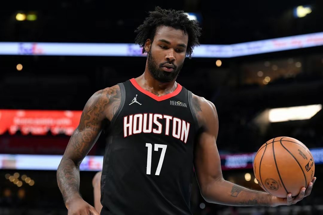 伊森赛后去更衣室探望了文威&向后者道歉：没想故意伤害任何人NBAnba常规赛 2