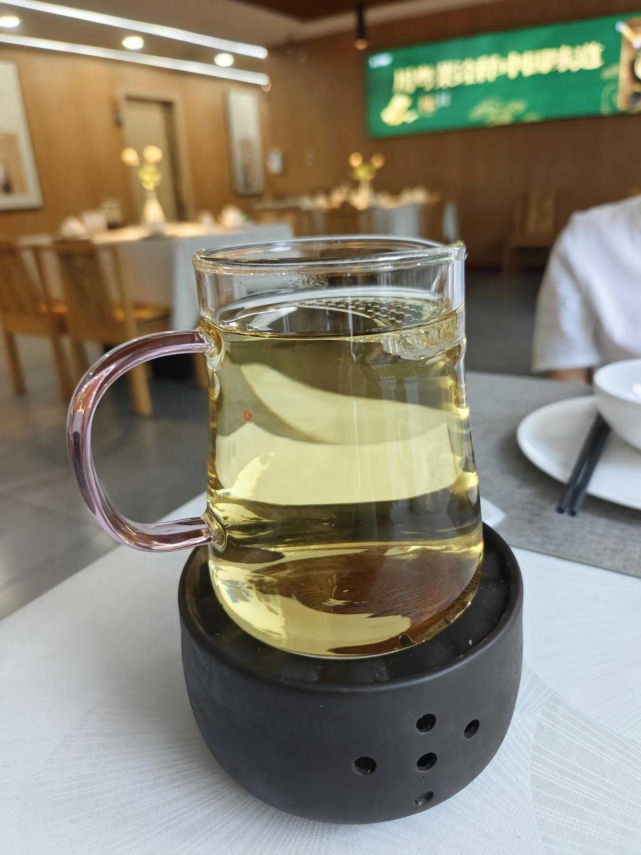 好的人品是对人生的一种丰盈，
是增加生命的厚度，
是让人生有七色彩虹的加持，
是