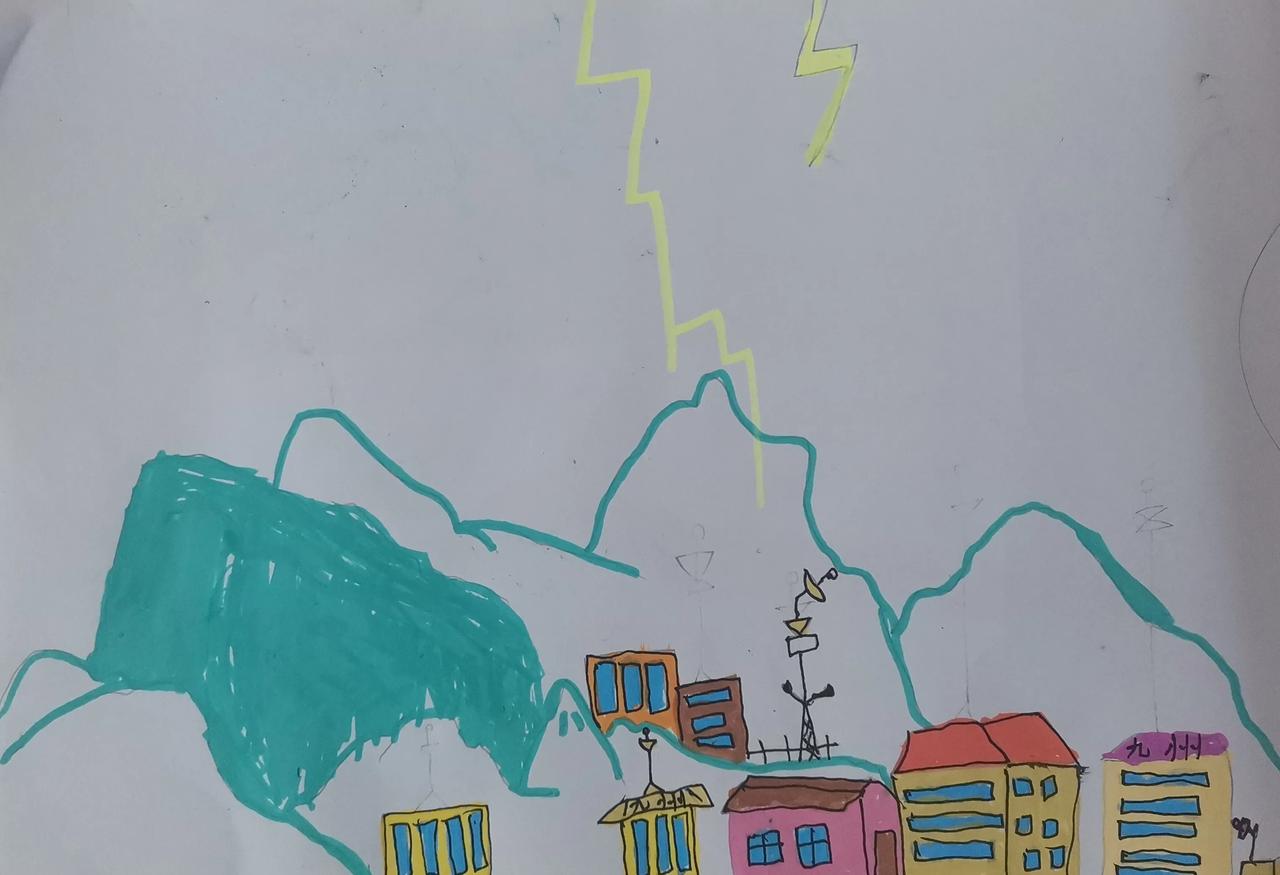 儿子，这幅画是啥意思
儿子说，是大城市
呵呵，这是大城市吗……

今天儿子画画不