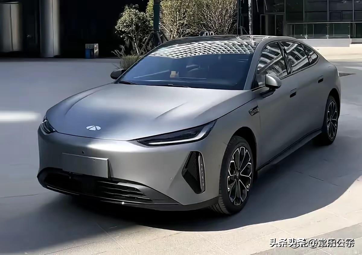 最近总是上新车，看的心痒痒的。但是理智告诉我应该再等等。我要坚持到固态电池量产再