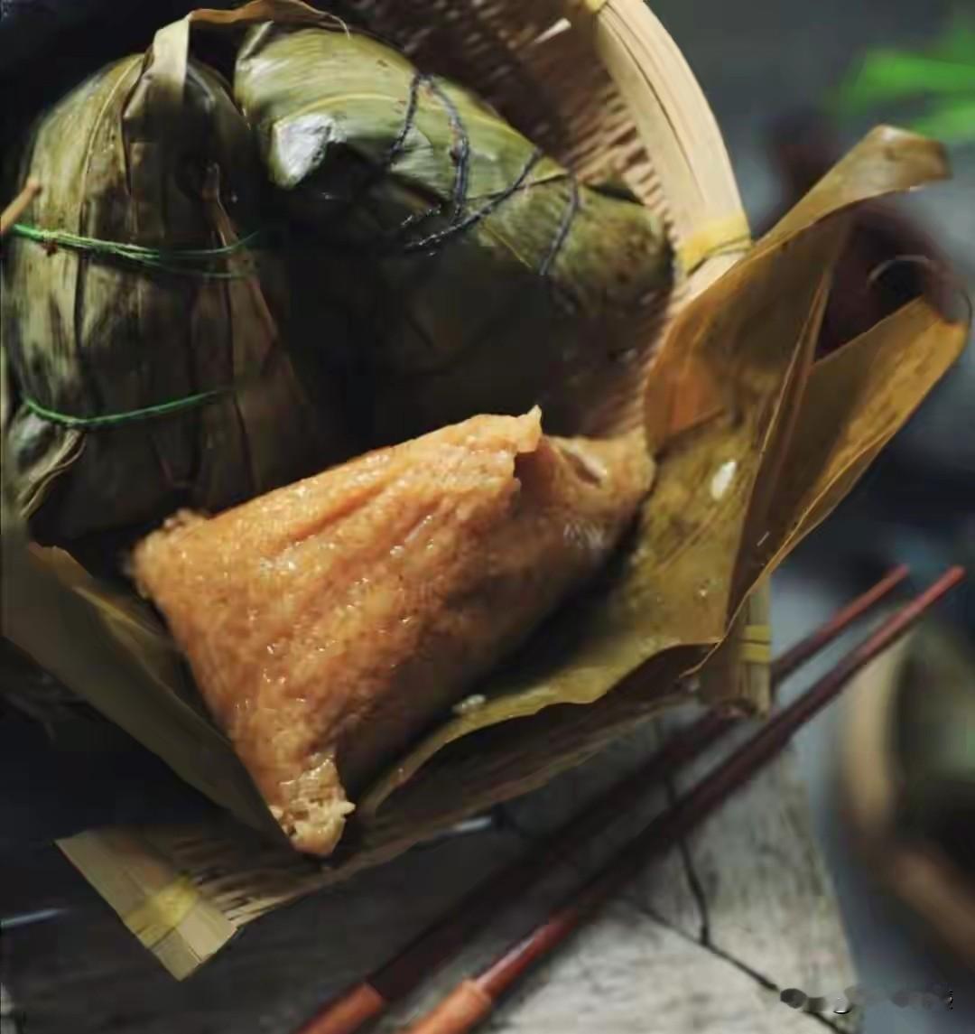 不知从何时开始，网络上悄然流传起一种说法：端午节不能说“端午快乐”，只能讲“端午