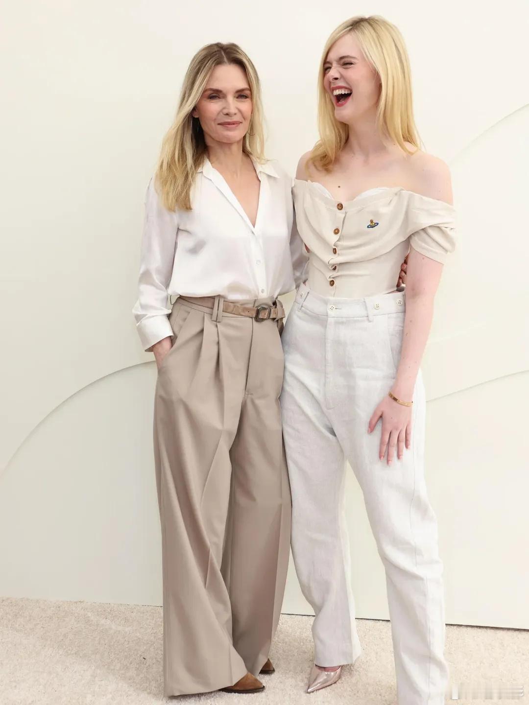 Apple TV+新剧《玛戈没钱了》新闻发布日宣传照！！米歇尔·菲佛与艾丽范宁 