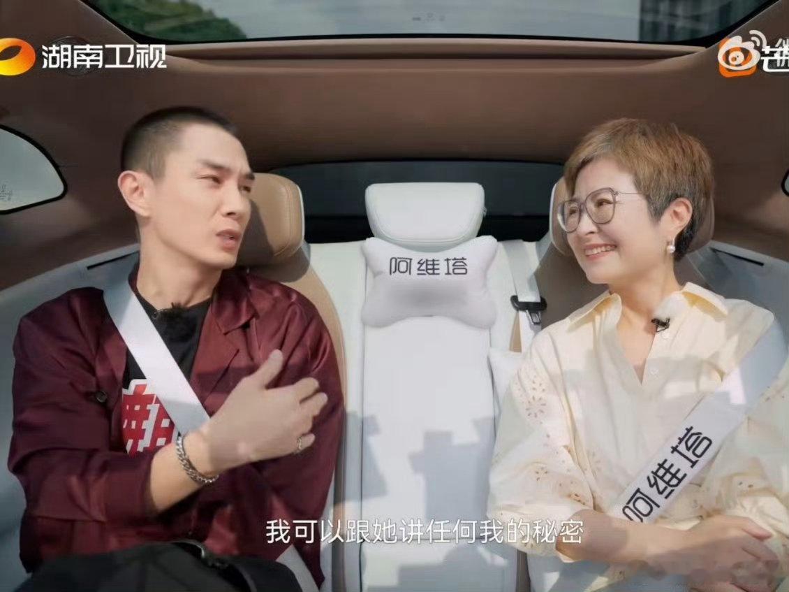 李承铉[超话]李承铉对戚薇没有秘密湖南卫视背后 李承铉聊与戚薇的相处，强调彼此给