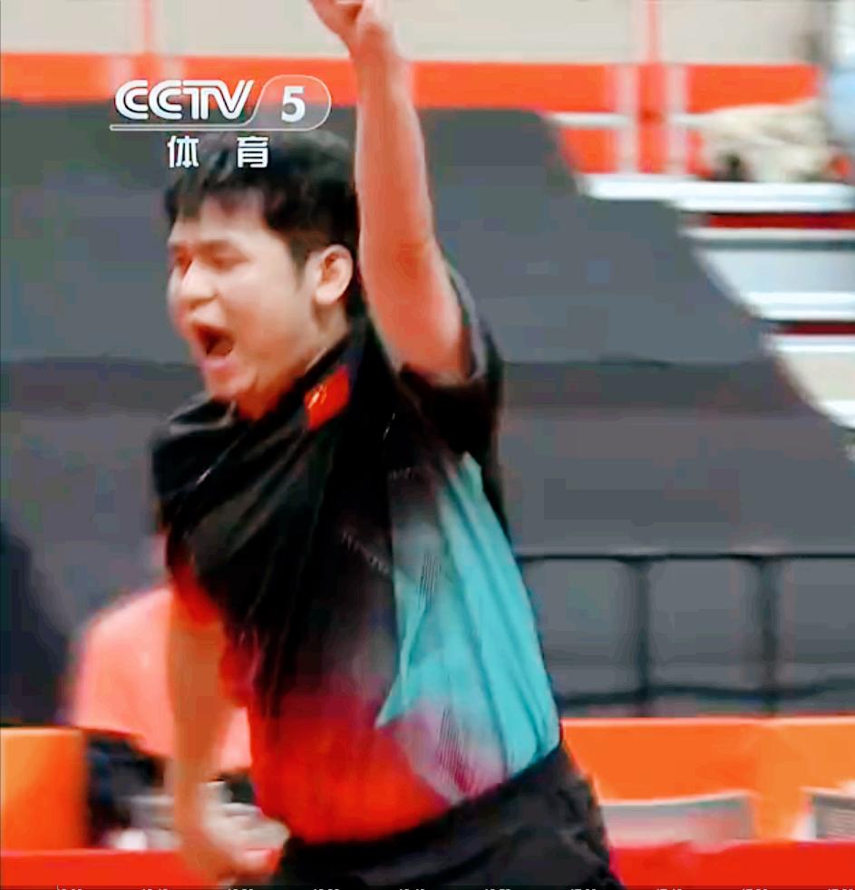 林诗栋3:1拿下户上的时候，大家发现看台上的王励勤了吗？
大力也不矜持了，站着高