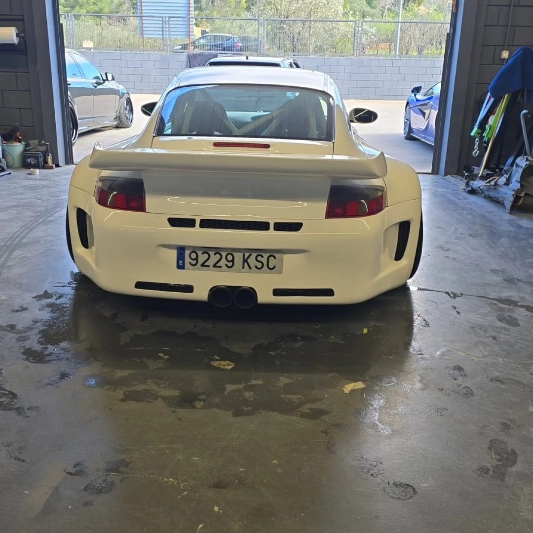 来自 MILES WORKS Automotive 的宽体996代 保时捷911