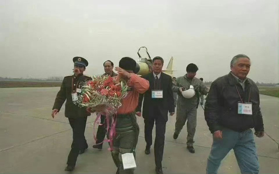 歼10，都已经28岁了，不容易！ 