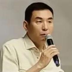 近日，导演惠楷栋在谈及《家业》创作过程时，分享了诸多心得。
惠楷栋对剧本完整性要