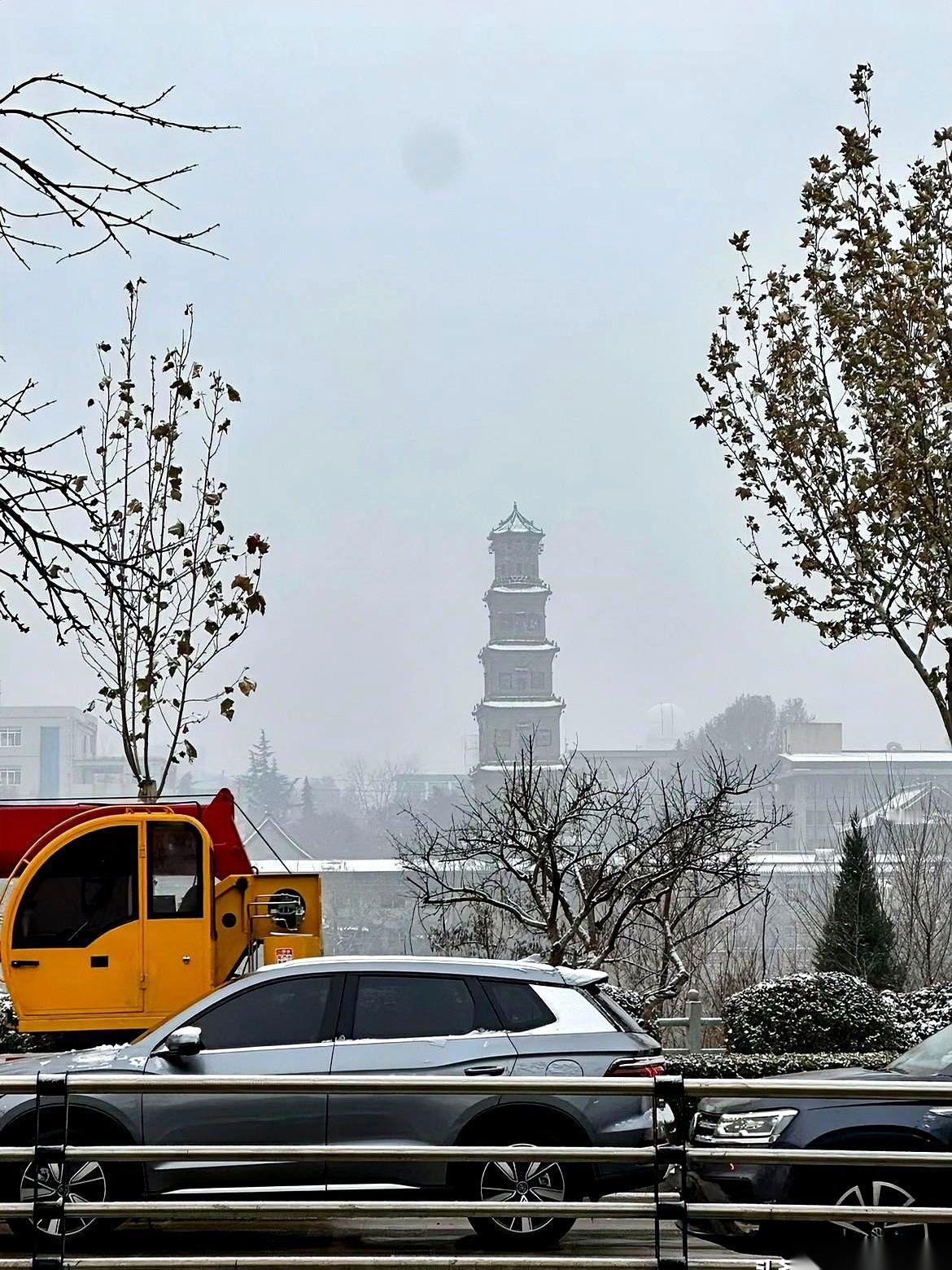 我一个姐们儿，今天把我给听傻了。
她说跟她老公冷战一个礼拜了，一个字儿没说，锅碗