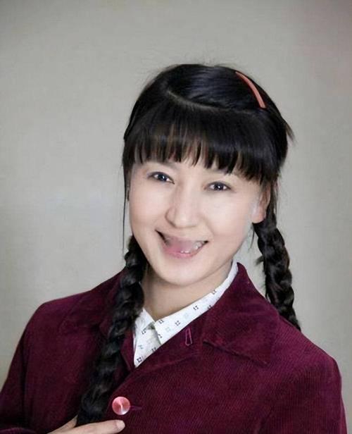 方言怼歪风获默许？正师级底气，藏啥玄机？
 
闫学晶肩上的星徽可不是摆设——作为