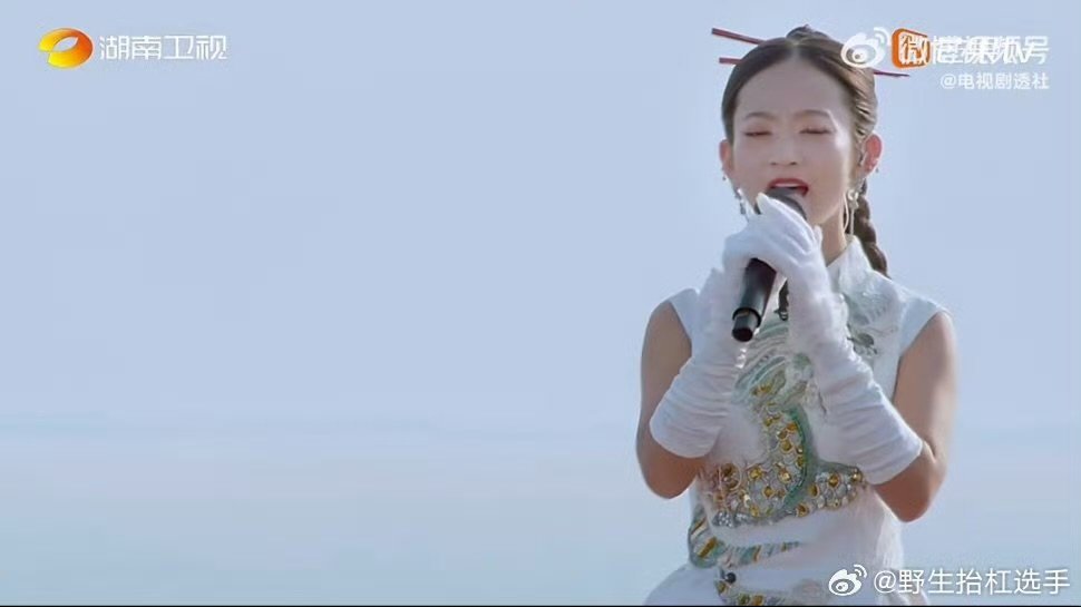 凤凰传奇是原唱也是原告声起地平线凤凰传奇的作品一出来，就知道什么是经典难超越 